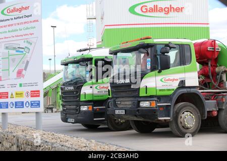 GALLAGHER TRUCKS IM TRANSPORTBETONWERK IN ASHFORD KENT Stockfoto