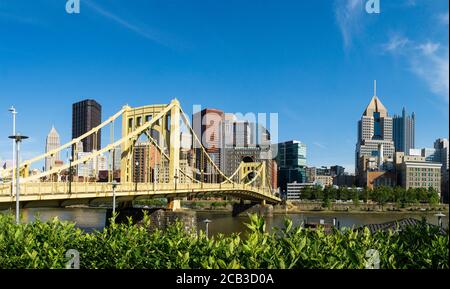 Panorama von Pittsburgh im Sommer Stockfoto