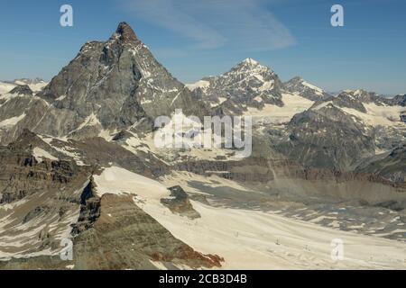 Blick vom Matterhorn über Zermatt auf die Schweizer alpen Stockfoto