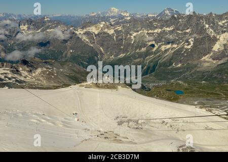 Blick vom Matterhorn über Zermatt auf die Schweizer alpen Stockfoto