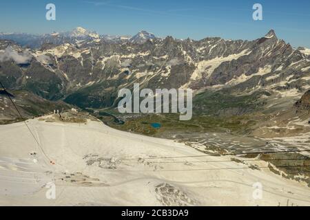 Blick vom Matterhorn über Zermatt auf die Schweizer alpen Stockfoto