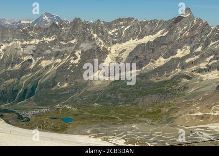 Blick vom Matterhorn über Zermatt auf die Schweizer alpen Stockfoto