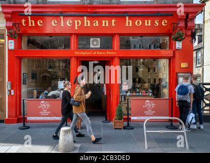 The Elephant House, Edinburgh, Schottland, Großbritannien. Das Café ist als Geburtsort von Harry Potter bekannt, da die Autorin JK Rowling hier einige ihrer Romane schrieb. Stockfoto