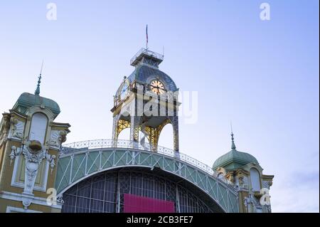 Industriepalast ( Prumyslovy palac ), Praha - Holesovice, Tschechische Republik / Tschechien - Gebäude im Jugendstilstil. Schönes Gebäude aus dem Jahr 19 Stockfoto