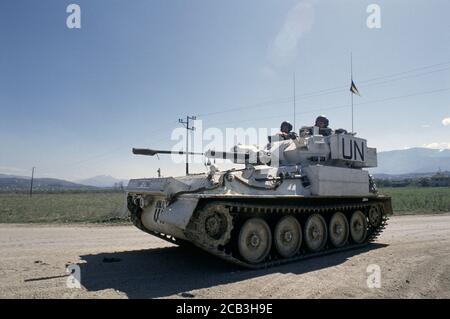 30. März 1994 während des Krieges in Bosnien: Eine britische Armee FV107 Scimitar des Light Dragoons Regiment geparkt östlich der britischen Basis in Bila, in der Nähe von Vitez. Stockfoto