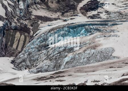 Beeindruckender Nisqually-Gletscher im Juli im Mount Rainier National Park, Washington State, USA Stockfoto