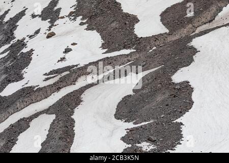 Moräne über dem Nisqually Glacier im Juli im Mount Rainier National Park, Washington State, USA Stockfoto