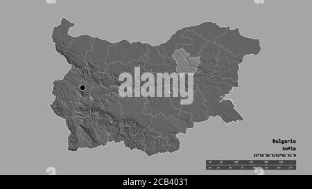 Entsättigte Form von Bulgarien mit seiner Hauptstadt, der wichtigsten regionalen Teilung und dem abgetrennten Targovishte-Gebiet. Beschriftungen. Höhenkarte mit zwei Ebenen. 3D-Rendering Stockfoto