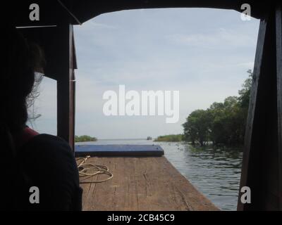 Weg nach angkor wat durch tonle sap See Stockfoto