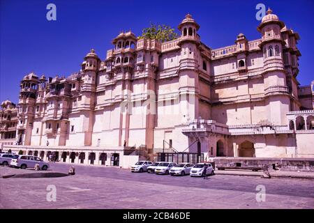 Udaipur, Indien - 23. Mai 2013: City Palace, am Ufer des Sees Pichola von Maharaja Sawai Jai Singh im Jahr 1727 gebaut Stockfoto