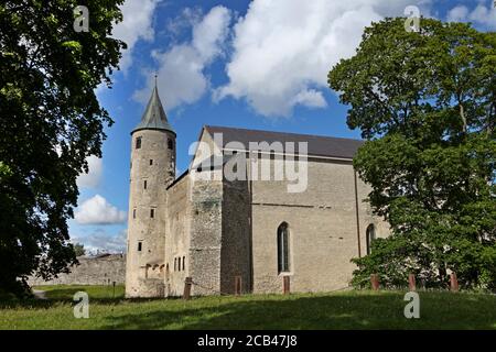 HAAPSALU, ESTLAND - 30. Juli 2020: Schloss-Museum namens Haapsalu - Turm der mittelalterlichen Bischofsburg der Stadt Haapsalu. Stockfoto