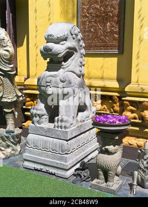 dh Gangaramaya Buddhistischer Tempel COLOMBO STADT SRI LANKA Tempel foo Dog Statue Fu Hunde Statuen Stockfoto