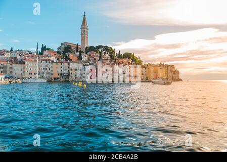 Rovinj Stadt in Kroatien bei Tageslicht Stockfoto