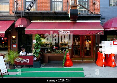 Veniero's Pasticceria & Caffe, 342 East 11. St, New York, NYC Foto von einer italienischen Konditorei und einem Café in Manhattans East Village. Stockfoto