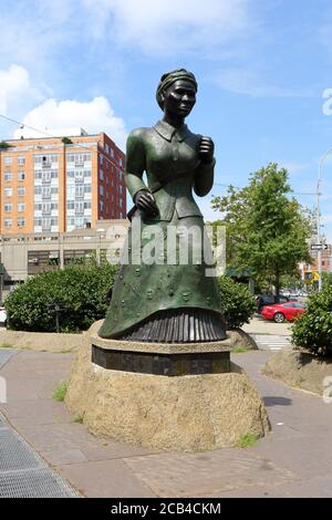 'Swing Low' Harriet Tubman Skulptur von Alison Saar in Harlem, New York. Stockfoto