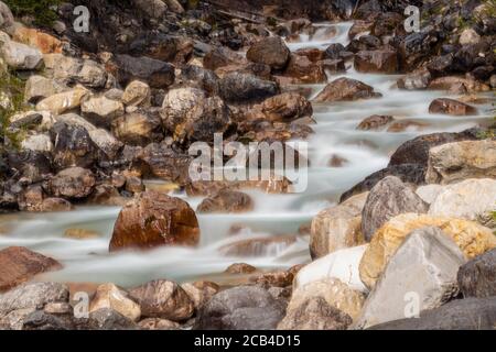 Rampart Creek im Frühherbst, Banff National Park, Alberta, Kanada Stockfoto