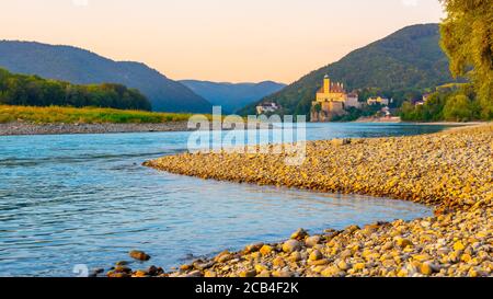 Schloss Schönbuhel und Donau in der Wachau, Österreich. Stockfoto