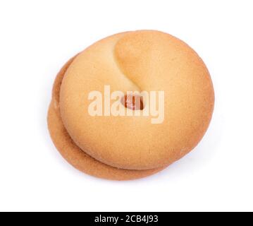 Gruppe von runden Keksen mit einem Tropfen Marmelade in Mitte isoliert auf weißem Hintergrund Stockfoto