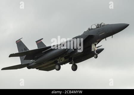 LN AF 91 320 US Air Force McDonnell Douglas F-15E Schlag Adler des 494th Fighter Squadron (Panthers) 48. Fighter Wing nähert sich RAF Lakenheath. Donnerstag, 16. Juli 2020. (Quelle: Jon Hobley, Mi News) Stockfoto