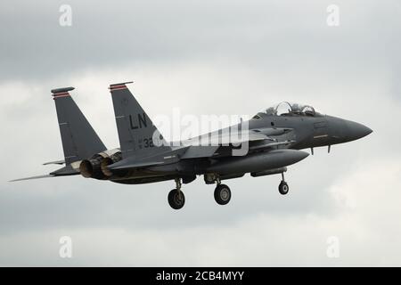 LN AF 91 320 US Air Force McDonnell Douglas F-15E Schlag Adler des 494th Fighter Squadron (Panthers) 48. Fighter Wing nähert sich RAF Lakenheath. Donnerstag, 16. Juli 2020. (Quelle: Jon Hobley, Mi News) Stockfoto