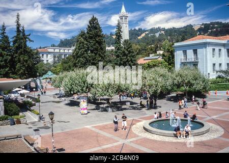 Berkeley, Kalifornien. Eintritt zum Campus der University of California, August 2001. Stockfoto