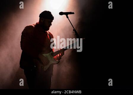 Turin, Italien. Oktober 2019. Tom Walker spielt live auf der Bühne im OGR Office Grandi Riparazioni in Turin. Quelle: Diego Puletto/SOPA Images/ZUMA Wire/Alamy Live News Stockfoto