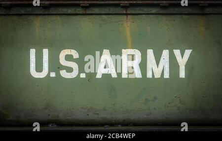 Vintage-Schild für die US-Armee auf der Seite von Ein Alter Lkw Oder Tank Stockfoto