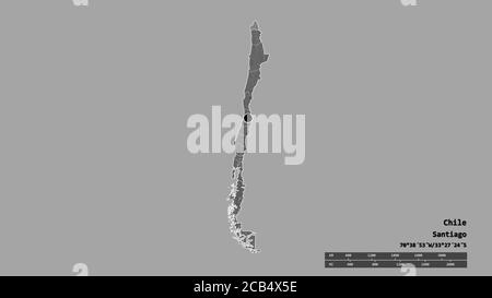 Entsättigte Form von Chile mit seiner Hauptstadt, der wichtigsten regionalen Teilung und der getrennten Arica y Parinacota Bereich. Beschriftungen. Höhenkarte mit zwei Ebenen. 3D-rende Stockfoto