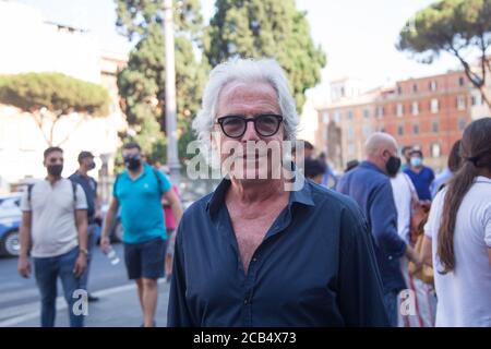 Roma, Italien. August 2020. Tullio Solenghiat der Trauerraum im Argentinien Theater in Rom für die Schauspielerin Franca Valeri, die gestern, Sonntag, 9. August 2020, im Alter von 100 Jahren starb (Foto von Matteo Nardone/Pacific Press) Quelle: Pacific Press Media Production Corp./Alamy Live News Stockfoto