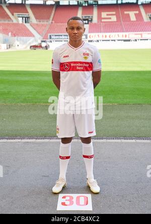 Stuttgart, 10. August 2020, Roberto MASSIMO, VFB 30 , ganze Figur, Aktion, Einzelbild, Einzelaktion, Beim VFB STUTTGART Media Day im 1. Deutsche Fußball Liga, 1. Bundesliga, Saison 2020/2021. © Peter Schatz / Alamy Live News Stockfoto