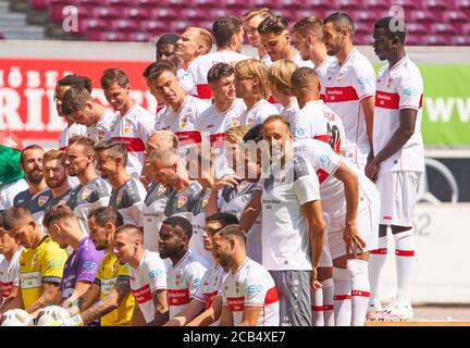 Stuttgart, 10. August 2020, Mannschaftsfoto: 1.Reihe vorne, von links: Philipp KLEMENT, VFB 21, Tanguy COULIBALY, VFB 7, Erik THOMMY, VFB 11, Wataru ENDO, VFB 3, Fabian BREDLOW, VFB 33 , Gregor KOBEL, Torwart VFB 1, Jens GRAHL, VFB 13, Darko CHURLINOV, Orel MANGALA, VFB 23, Matteo KLIMOWICZ, VFB 31 , 8 Gonzalo VFB 2. VFB Maskottchen Fritzle , Dino POIMANN, Markus FREGIN, Matthias SCHIFFERS, Martin FRANZ, Oliver BARTLETT, Uwe GOSPODAREK, Michael KAMMERMEYER, Peter PERCHTOLD, VFB Co-Trainer , Michael WIMMER, Co Trainer VFB Pellegrino MATARAZZO, VFB he Stockfoto