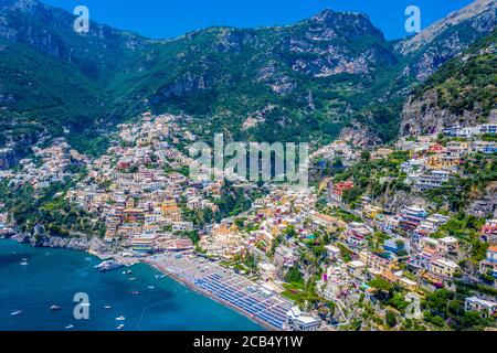 Luftaufnahme von Positano an der italienischen Amalfiküste Stockfoto