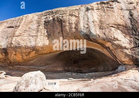 Matobo Hügel, Eingang von 'Silozwane Höhle' Felsmalereien, Matobo Nationalpark, Vororte von Bulawayo, Matabeleland Süd, Simbabwe, Afrika Stockfoto