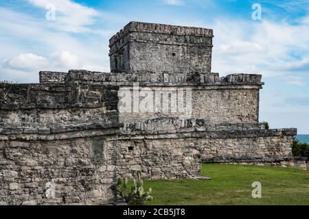 El Castillo oder das Schloss ist der größte Tempel in den Ruinen der Maya-Stadt Tulum an der Küste der Karibik. Tulum National Park, Qui Stockfoto