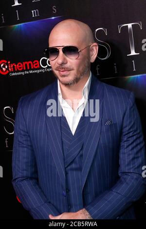 LAS VEGAS - APR 2: Pitbull bei den CinemaCon - STX Filmen 2019 im Caesars Palace am 2. April 2019 in Las Vegas, NV Stockfoto