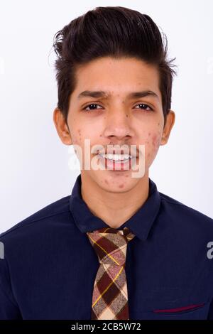 Porträt eines jungen hübschen indischen Teenagerjungen als Geschäftsmann Stockfoto