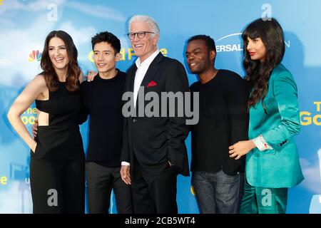 LOS ANGELES - 7. JUNI: D'Arcy Carden, Manny Jacinto, Ted Danson, William Jackson Harper, Jameela Jamil beim NBC's 'The Good Place' FYC Event an der Television Academy am 7. Juni 2019 in North Hollywood, CA Stockfoto