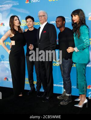 LOS ANGELES - 7. JUNI: D'Arcy Carden, Manny Jacinto, Ted Danson, William Jackson Harper, Jameela Jamil beim NBC's 'The Good Place' FYC Event an der Television Academy am 7. Juni 2019 in North Hollywood, CA Stockfoto