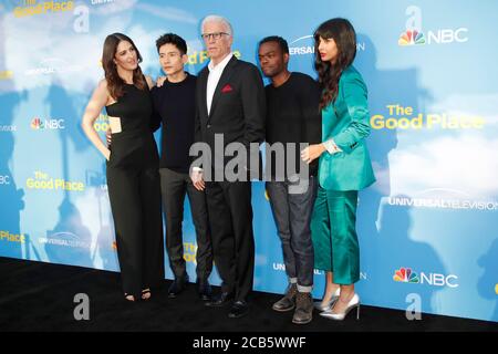 LOS ANGELES - 7. JUNI: D'Arcy Carden, Manny Jacinto, Ted Danson, William Jackson Harper, Jameela Jamil beim NBC's 'The Good Place' FYC Event an der Television Academy am 7. Juni 2019 in North Hollywood, CA Stockfoto