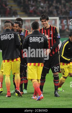 Mailand, Italien, 22. OKTOBER 2013, 'G.MEAZZA SAN SIRO' Stadion, UEFA Champions League 2013/2014, AC Mailand - FC Barcelona: Lionel Messi und Kaka begrüßen einander vor dem Spiel Stockfoto