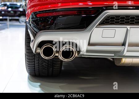 Teurer luxus Sport SUV mit dual Auspuff. Äußere detail close-up-Bild Stockfoto