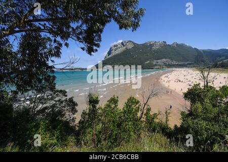 Panoramablick auf den Strand von Oriñon. Stockfoto