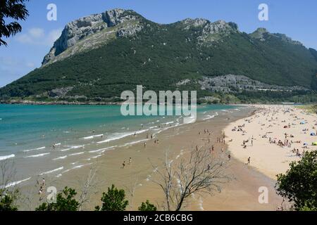 Panoramablick auf den Strand von Oriñon. Stockfoto