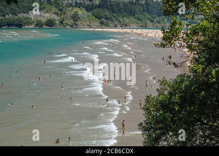 Panoramablick auf den Strand von Oriñon. Stockfoto