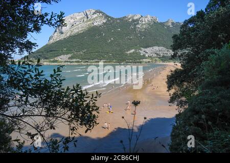 Panoramablick auf den Strand von Oriñon. Stockfoto