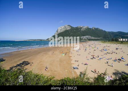 Panoramablick auf den Strand von Oriñon. Stockfoto