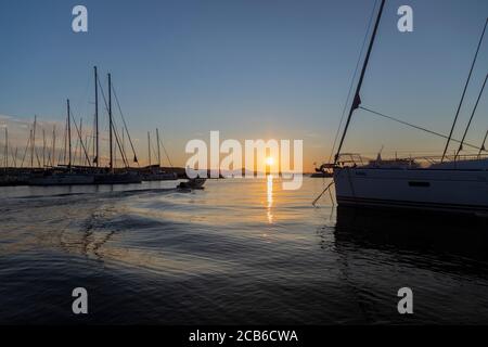 Hafen in Biograd Stadt bei Sonnenuntergang in Kroatien Stockfoto