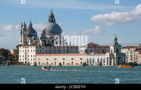 Venedig, Kirche Santa Maria della Salute, Ansicht von Osten, rechts Punta della Dogana, Baldassare Longhena 1597-1682 Stockfoto