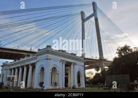 kolkata West bengalen indien am 23. juli 2011: Abendansicht von vidyasagar setu Capture von princep Ghat kolkata West bengalen indien Stockfoto