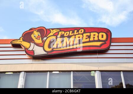 Guatemala-Stadt / Guatemala - 27. August 2015: Schild des traditionellen frittierten Hühnerrestaurants in Guatemala namens Pollo Campero Stockfoto